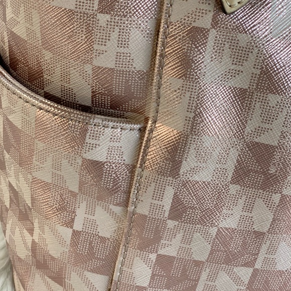 RARE Michael Kors Jet Set Metallic Rose
Gold Tote /Shoulder Bag - Picture 3 of 11